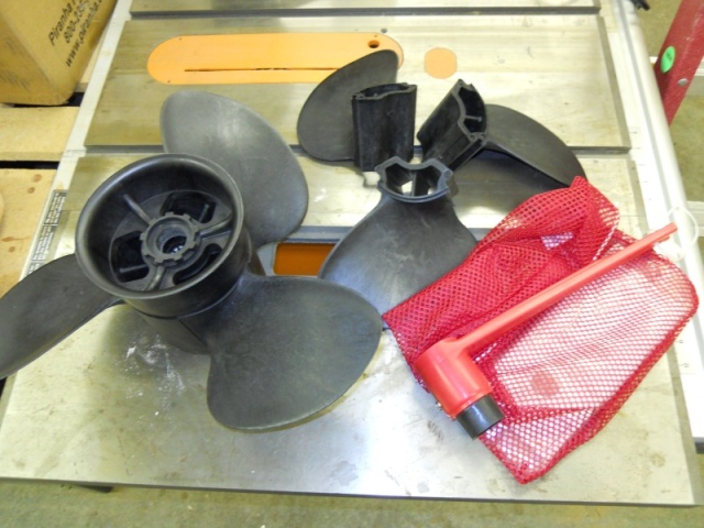 Piranha Composite Prop. R. and L. rotation blades. The Spare! Bag contains extra set of Honda washers, spacers, cotter keys and prop nut