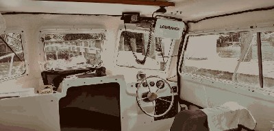 c dory 25 interior.jpg
