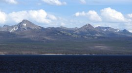 MtnsYelLakeE.jpg