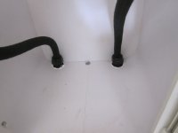 _hoses_sealed_by_bulkhead_fittings_drain_at_bottom.jpg _hoses_sealed_by_bulkhead_fittings_drain_at_bottom.jpg