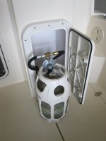 10lb_propane_tank_in_rear_helm_locker.jpg 10lb_propane_tank_in_rear_helm_locker.jpg