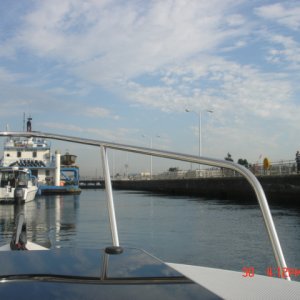 Media '30 Sept Seattle trip
Entering locks from the 
saltwater side' in album '8 June 2008 Bothell, WA
Robbi, Jack, Joe, Pat,
Cordell & Ruth'