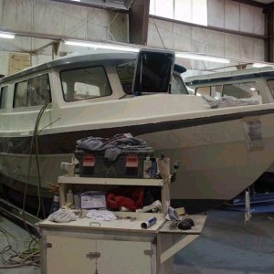 Jerry And Helen's New 25. Cream exterior and nonskid with Nomad accent. Interior fabric will be Taupe. (All Photos Courtesy Of Les Lampman - Thanks Les)!  3/8/04