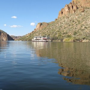 steamboat Dolly  tour boat
