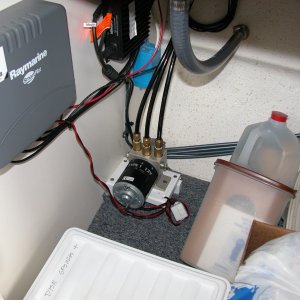 (Sea Angel)
ST6001 Autopilot CPU and hydraulic pump
located under sink. Fluxgate gyro-compass is on other side of refrigerator cabinet in floor compartment mounted on the forward bulkhead at the bilge level.