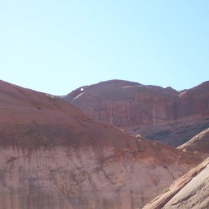 While in Music Temple Canyon we spoted this hole high up on a canyon wall 9-25