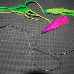 mono, two overhand knots and an egg dropper, hotchie folded over makes nice bling