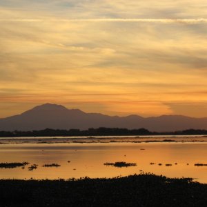 Mt Diablo sunset on San Jaquin river