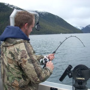The fight (2006) He actually got to fight it twice, after dad barely stuck it with the harpoon the first attempt, right back to 220'! 😂🤣👍