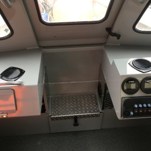 2 defrost & adjustable vent in center