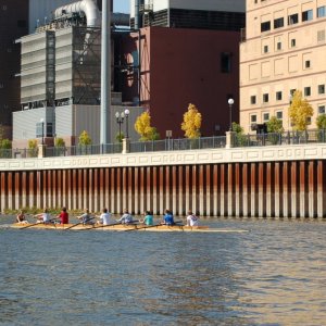 U of Minnesota nervous/novice rowing team