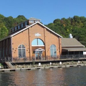 Restaurant with dockage on Rondout Creek