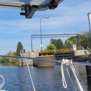Staying to the left of the lock takes you to the Ft. Edward town dock.