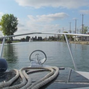 headed north on the Chambly canal 10 kilometer speed limit
