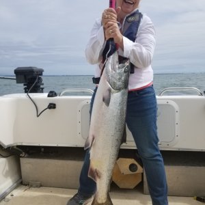 Fishing has been great in Georgia Strait lately. Here is Cathy with a nice 20lb Chinook.