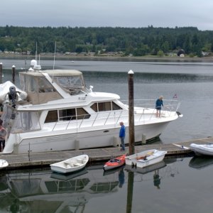 The owner / captain is standing on the swimstep. He brought her in on a remote control. Easy Peasy.