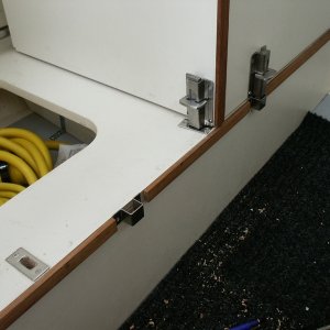 (Da Nag) Sugastune KR-75 slide latches - seat facing rear