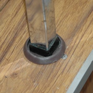 Table leg "keeper"
