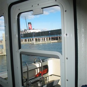 Sliding window for cabin door, thanks C-Green!