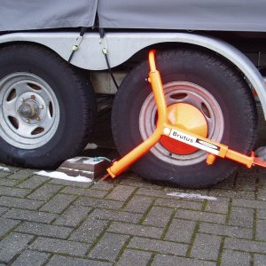 Media 'Brutus wheel lock' in album 'Latch & Receiver locks'