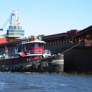 (Moxieabs) Close-up of the tug, those are some heavy duty fenders! 5/30/04