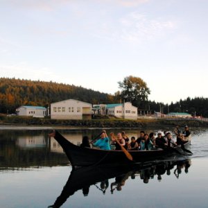(rogerbum) Makah Whaling canoe - a few Makah & a bunch of (I believe) Japanese exchange students