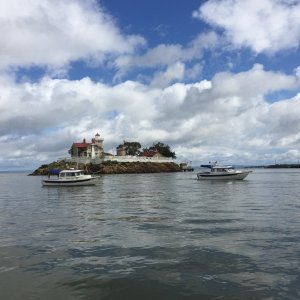 Slack Time and Dinner Belle II in front of Lighthouse B&B in San Francisco Bay