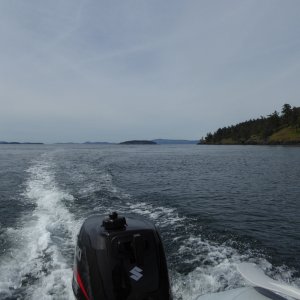 Dinghy cruise around the island