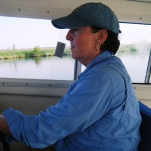 23MAY10-Captain Rosemary has the helm