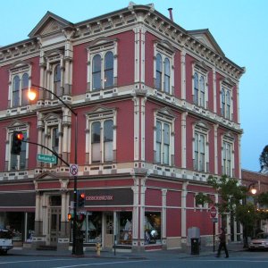 Petaluma building built in 1885