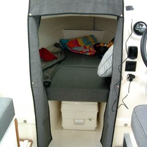 Media 'C) V-berth entrance' in album 'E)dinette'