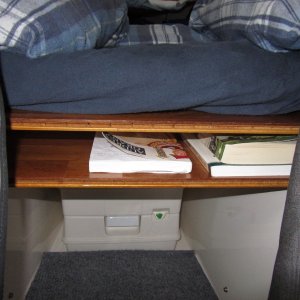 Bookshelf to fill the gap in V-berth