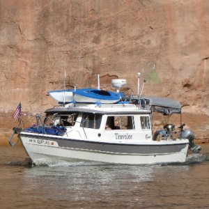 Traveler Running in Lake Powell Main Channel 9-16-09.Sized