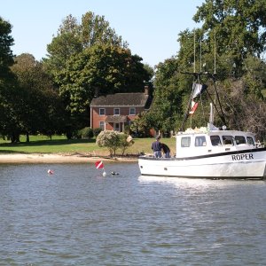 Dive boat over a sonar target (ok, so it's not a C-Dory!).