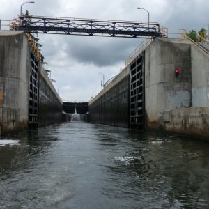 Entering a lock.  What we really did not understand was that today's Eire Canal was built as a barge canal near the end of the 1890 & early 1900s.