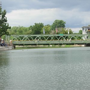 Low bridge - no, we can't get under that.  This bridge attendent was having trouble with our name.  Is it Too, Two or To Bears?