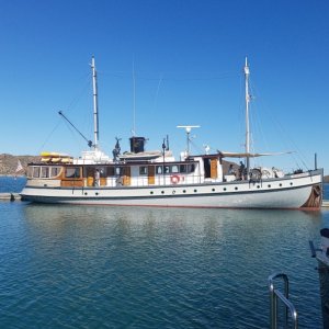 Wow look what just pulled into Puerto Escondido,the Westward out or Friday harbor Wa, they charter back and forth from here to Alaska in the summer, the huge old 1 lunger Atlas was literally idling at 50 RPM cachunk klick cachunk click! It must have been doing 200 RPM on the way in, So cool!!!  They are living their dream!
She is coming up to her 100th birthday!