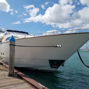 Check out our neighbors boat!
Only mid sized here in La Paz at 100 feet.