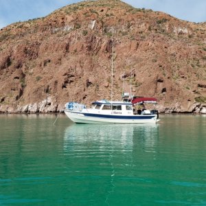 Christal clear water anchorage in Caleta Partida cove.