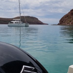 Caleta Partida cove in Ensenada Partida bay is the only one of the half dozen anchorages in the islands 27 miles north of La Paz that has close to 100% wave direction protection. On our 3 day trip we had unsettled conditions with winds cloclocking around and from calm to 17 knots.