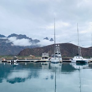 Soft rain here today this is what Washington looks like....not the desert, very strange as here it is usually summer monsoon rains.

(Puerto Escondido marina just south of Loreto)