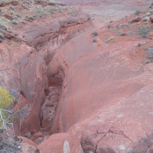 Found this slot from above, then hiked down to the main drain and explored from below.