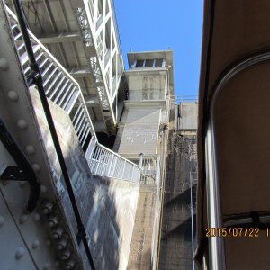 IMG 5234 Peterborough lift lock looking up from inside