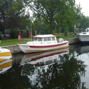P1020346 The woman who was traveling on this C-Dory visited with us while we were locking thru. So sorry her name escapes me. They were hanging out on the lock wall for the night. The lock walls are almost always beautiful with lots of other boaters to share experiences with fun time
