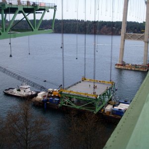 We were lucky to be on the bridge when a lift was to take place. Here the barge has been moved into position under the gantry crane and the lifting cables are attached