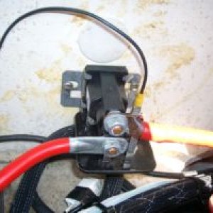 Battery Isolator Combinor System for charging Auxilary Battery