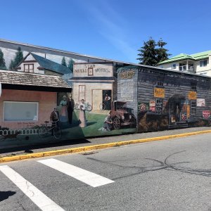 Media 'One of the many beautiful Murals in Chemainus' in album 'In line for the ferry'