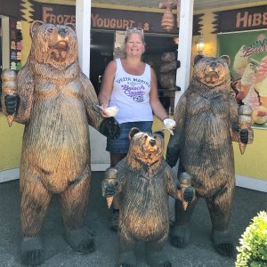 Rosanne loves her bears in Chemainus!