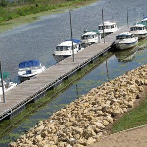 Hawkeye Marina gathering for lunch