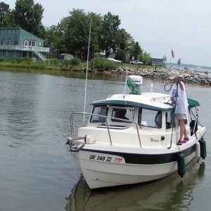(Pat Anderson)El Readies the Docking Line